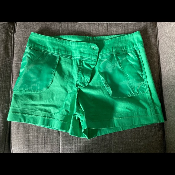 Shorts from New York & Company size 12 Green never been worn - Picture 2 of 6